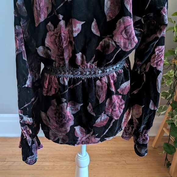 Willow & Clay Corinne Floral Velvet Top Witchy Bell Sleeve Whimsygoth Size M - Picture 10 of 12